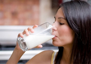 Günde 2 bardak süt içerek fazla kiloları önleyin